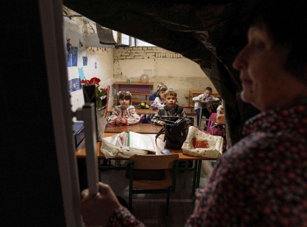 Ruski dron zapalio školu u Sumiju, vatrogasne ekipe ugasile požar