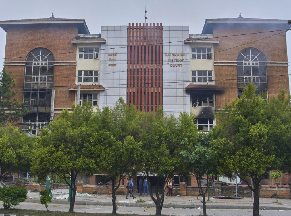 AP: Nakratko ukinut policijski čas u Nepalu, pitanje narednog lidera neizvesno