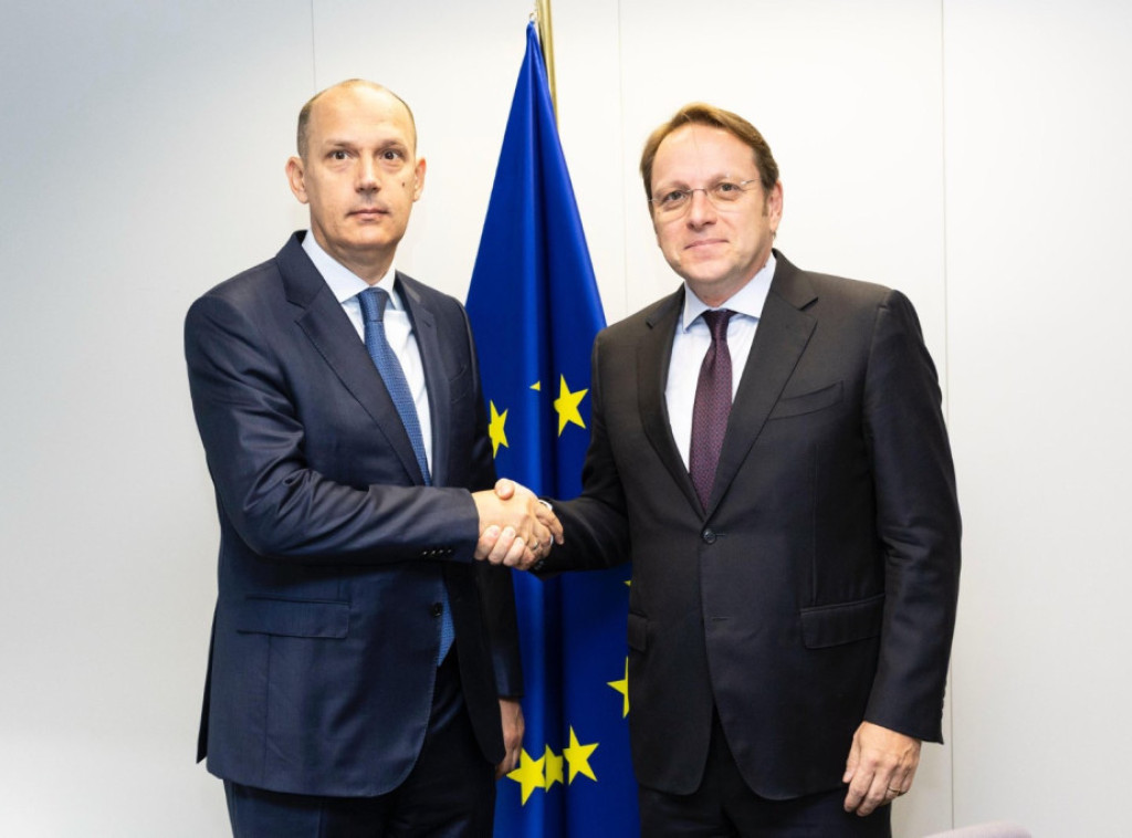 Lončar razgovarao sa Varheljijem o unapređenju saradnje Srbije i EU u oblasti zdravstva