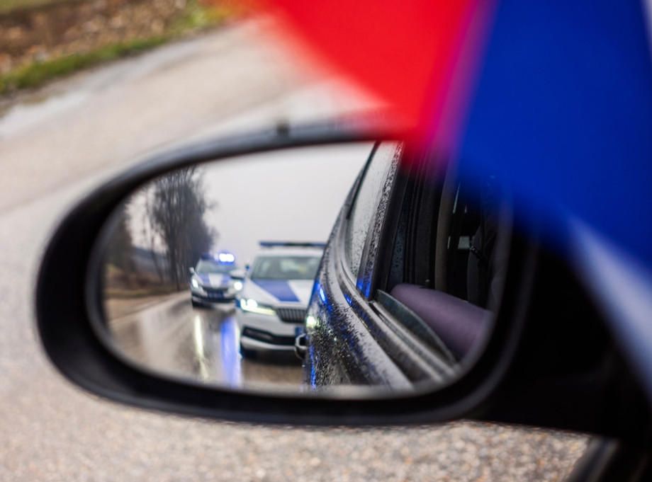 Oboren policajac na Voždovcu, policija traga za vozačem