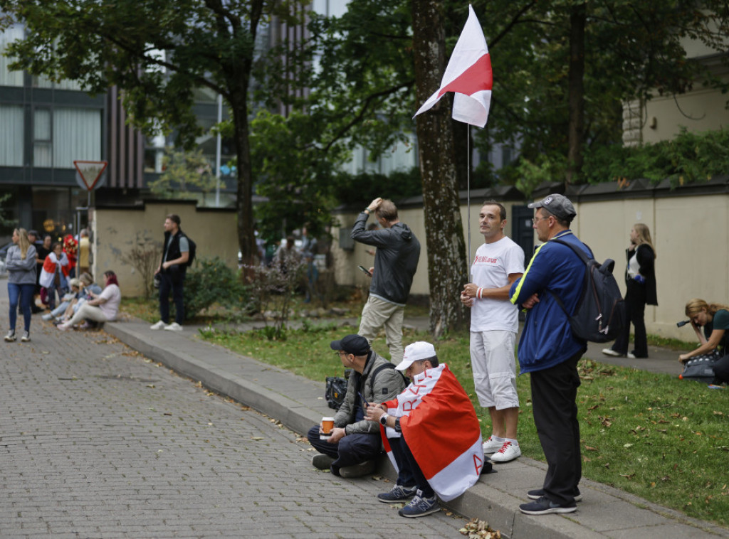 Mediji: Nekoliko oslobođenih političkih zatvorenika odbija da napusti Belorusiju