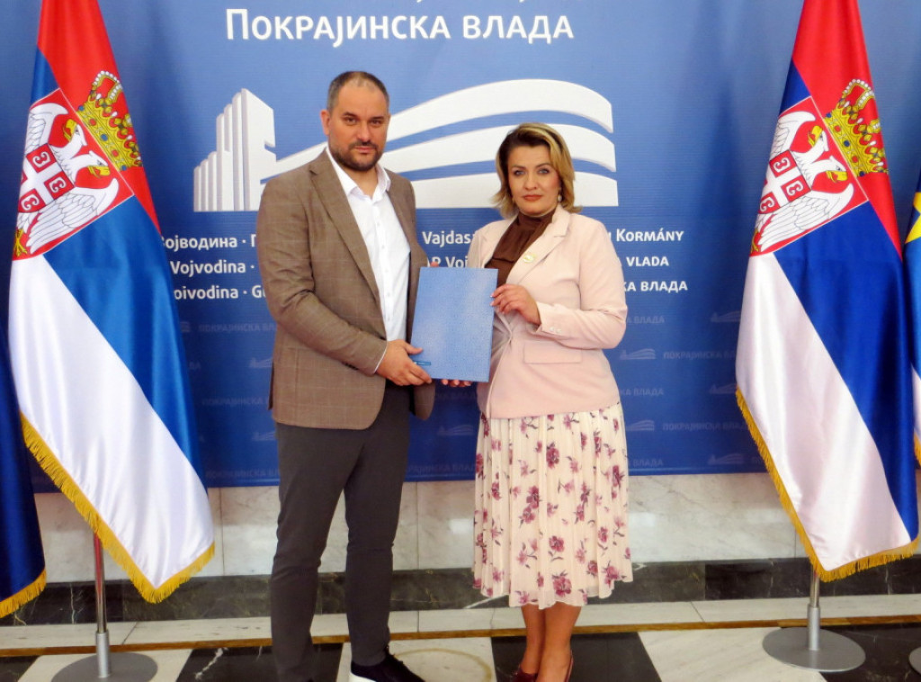 Uručeni ugovori za ugradnju energetski efikasnih kotlova u ustanovama u Vojvodini