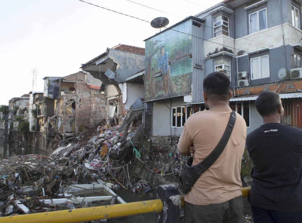 Broj poginulih u poplavama na Baliju porastao na 18, dve osobe nestale