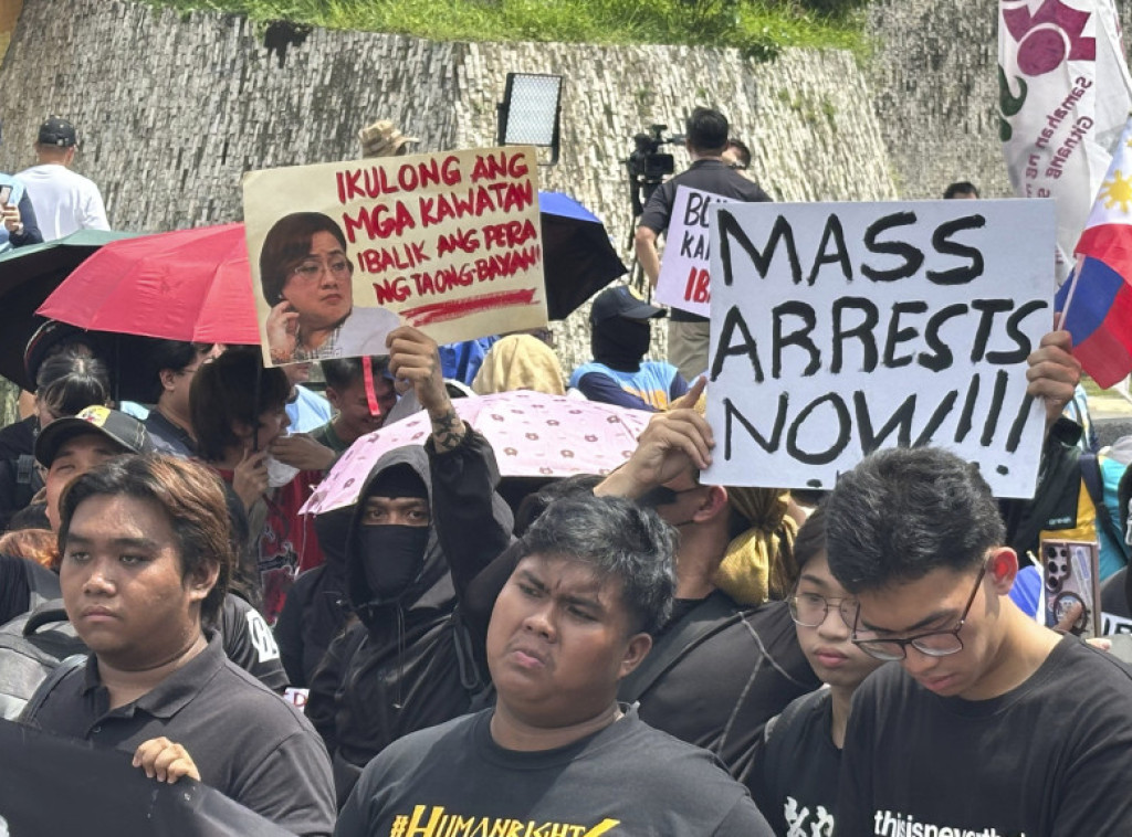 Vojska Filipina odbila da otkaže podršku predsedniku te zemlje Ferdinandu Markosu Mlađem