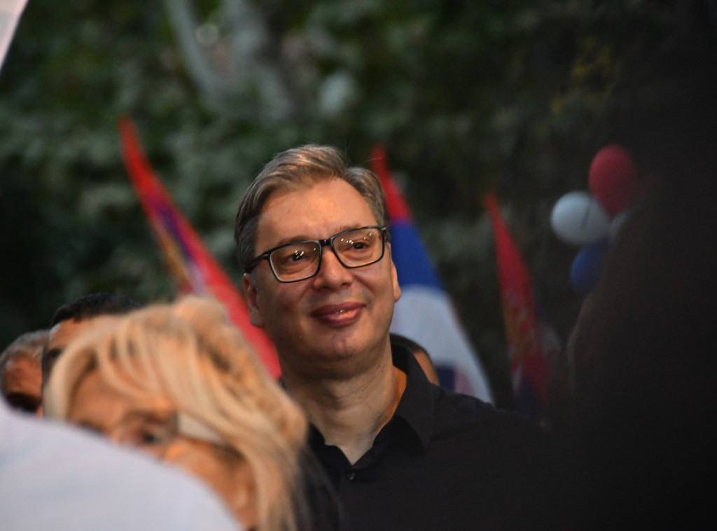 Vučić: Svi moramo da se angažujemo i izborimo za svoju zemlju