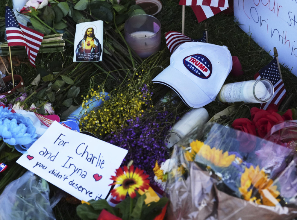 Hiljade Amerikanaca odalo počast Čarliju Kirku, udovica prisustvovala bdenju u Ajovi