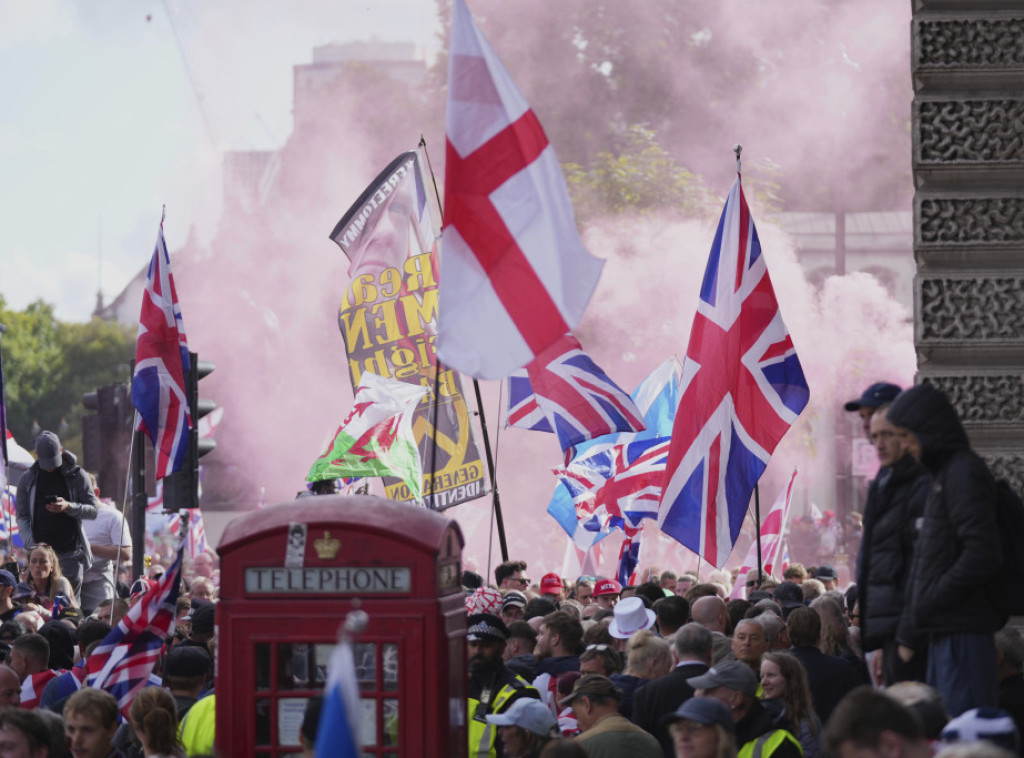 London: Uhapšeno 25 osoba na protestu krajnjeg desničara, 26 policajaca povređeno