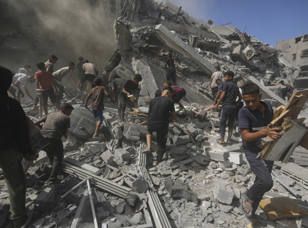 Najmanje 25 ljudi, među kojima troje dece, poginulo u napadima u Gazi od jutros