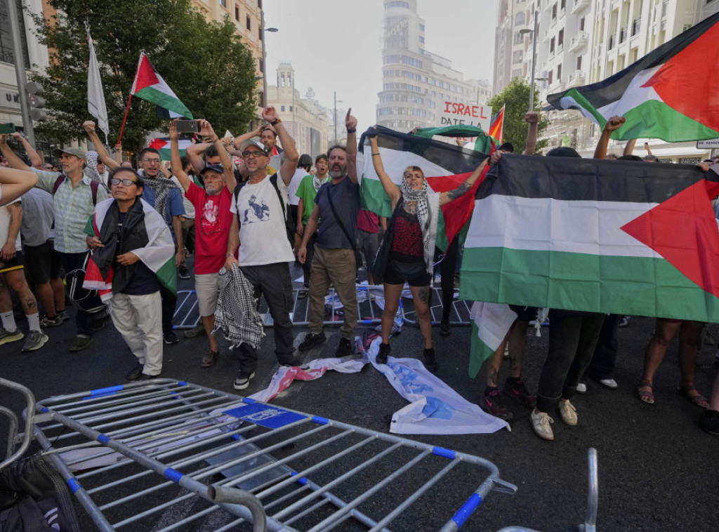 Lider PP optužio Sančeza da podstiče nerede na Vuelti zbog korupcionaških afera