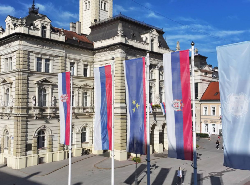 Mićin čestitao praznik: Naša trobojka nije samo simbol tradicije, već i budućnosti