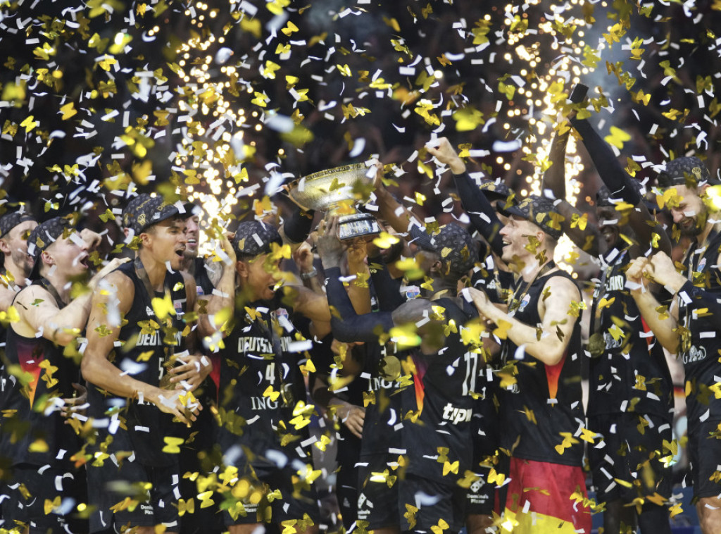 Navijači dočekali nemačke košarkaše u Frankfurtu