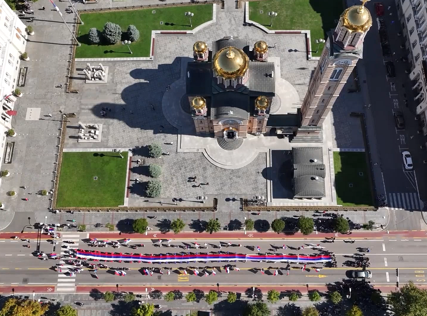 Banjaluka: Ispred Palate Republike razvijena trobojka dugačka 120 metara