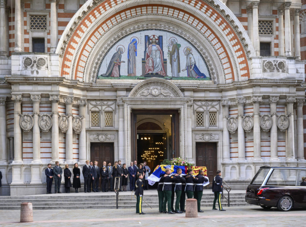 Kovčeg vojvotkinje od Kenta prebačen u Vestminstersku katedralu pred sahranu
