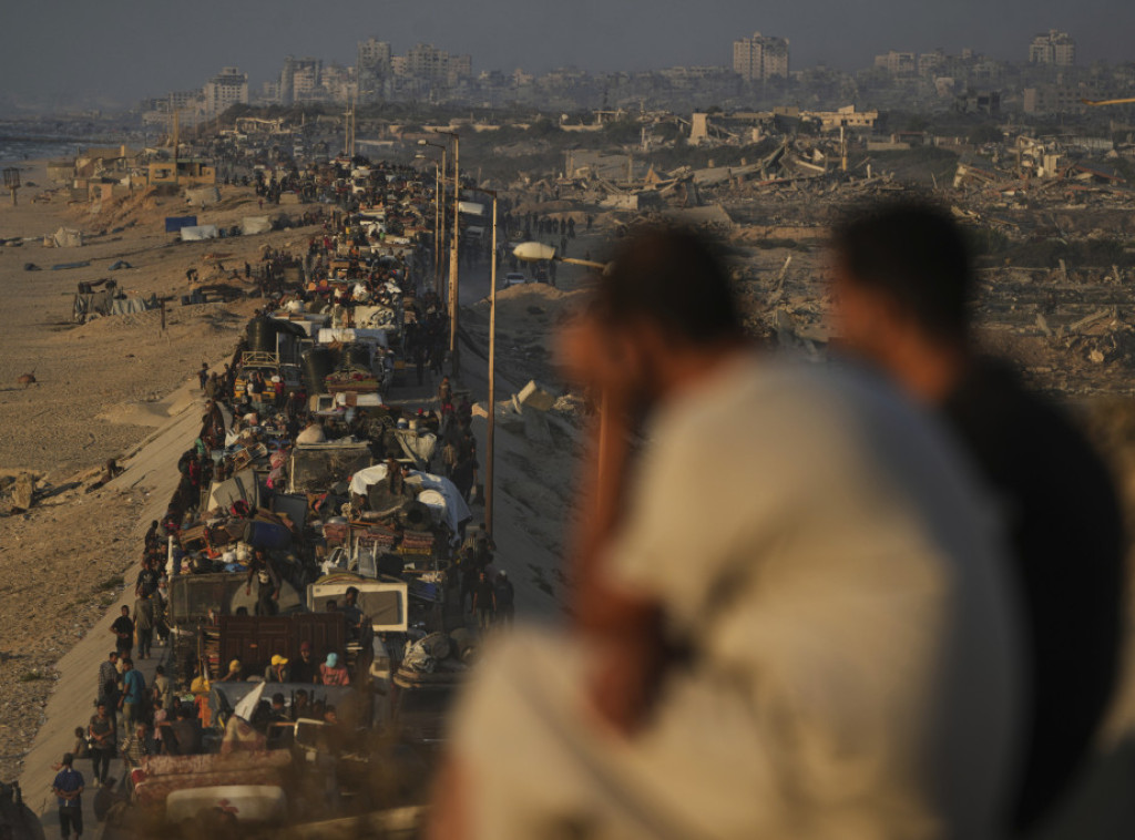 Izraelska vojska: Više od 350.000 Palestinaca do sada evakuisano iz Gaze