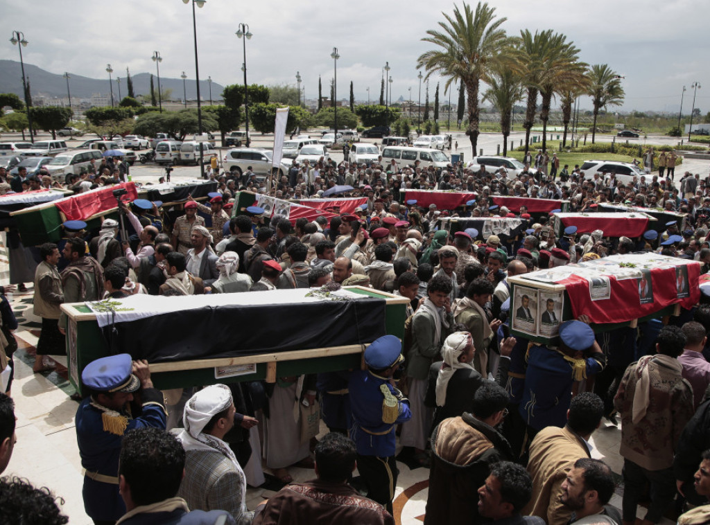 Jemen: Stotine ljudi na sahrani 31 lokalnog novinara poginulih u izraelskim napadima