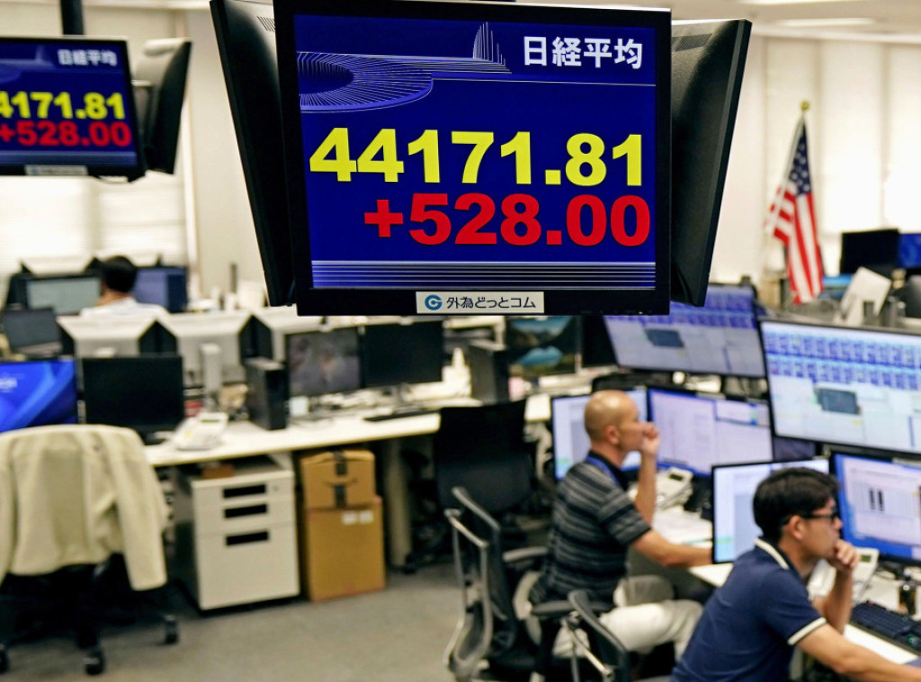 Tokijski berzanski indeks Nikkei 225 prvi put u istoriji iznad 45.000 poena