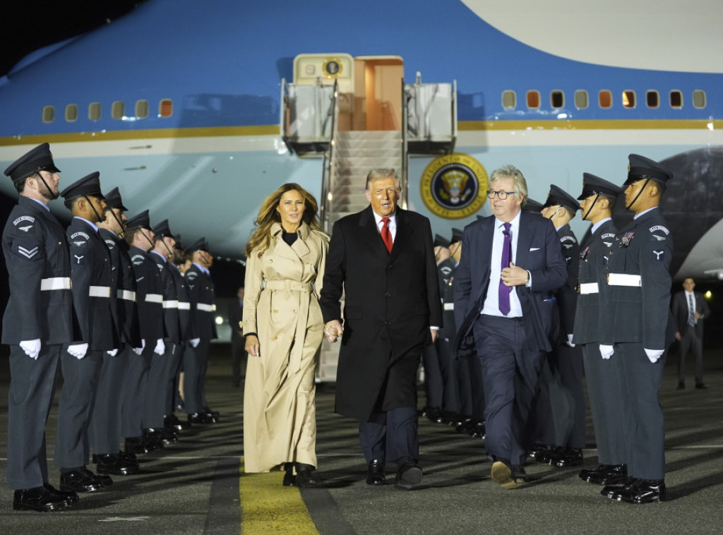 Tramp u pratnji Melanije doputovao u posetu Velikoj Britaniji