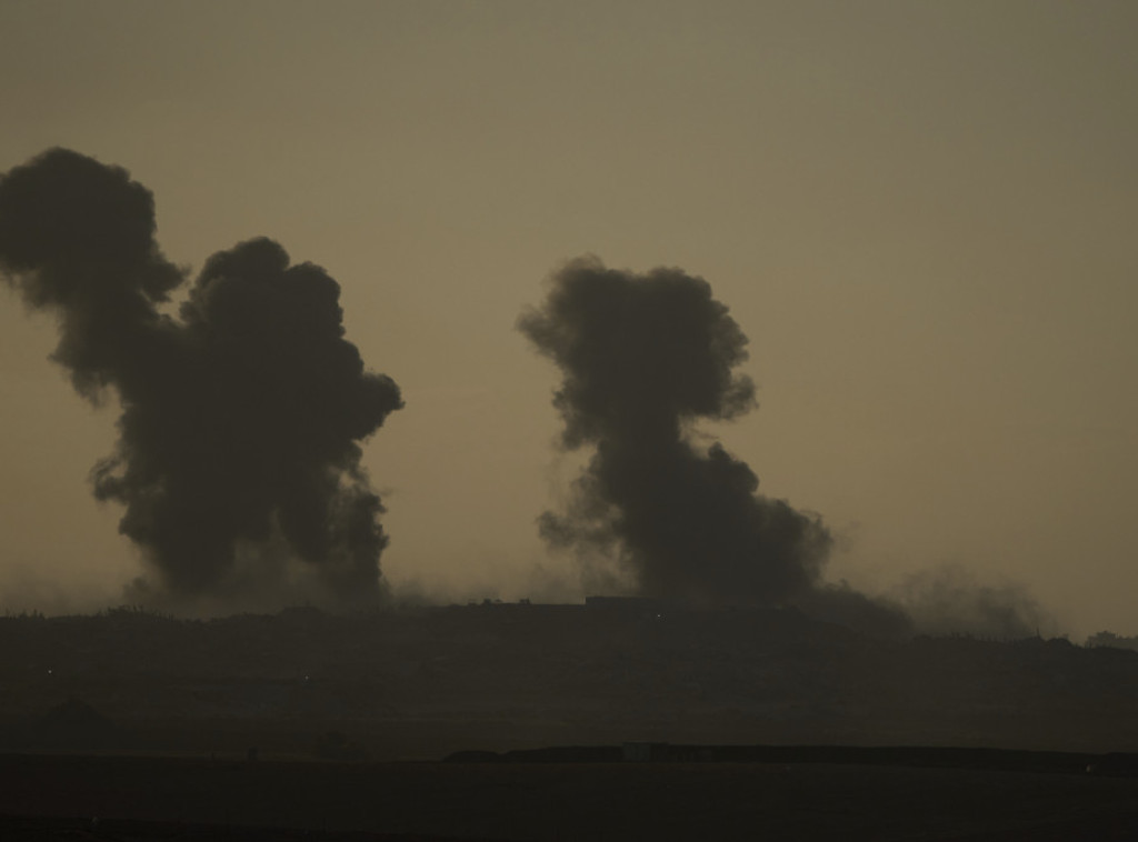 Izraelska vojska: Gaza tokom noći pogođena sa oko 50 vazdušnih napada