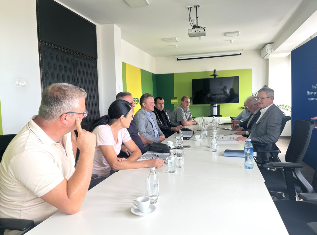 Ministar Glamočić sa proizvođačima mleka o merama podrške i budućnosti mlekarskog sektora