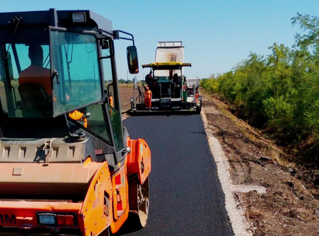 Pokrajinska vlada: U toku završni radovi na drugoj fazi rekonstrukcije puta Ada-Utrine