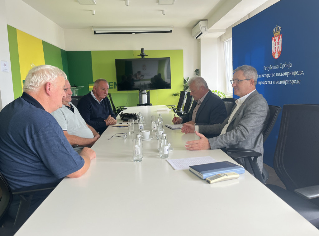 Glamočić razgovarao sa poljoprivrednicima: Klimatske promene izazov za gazdinstva pogođena sušom