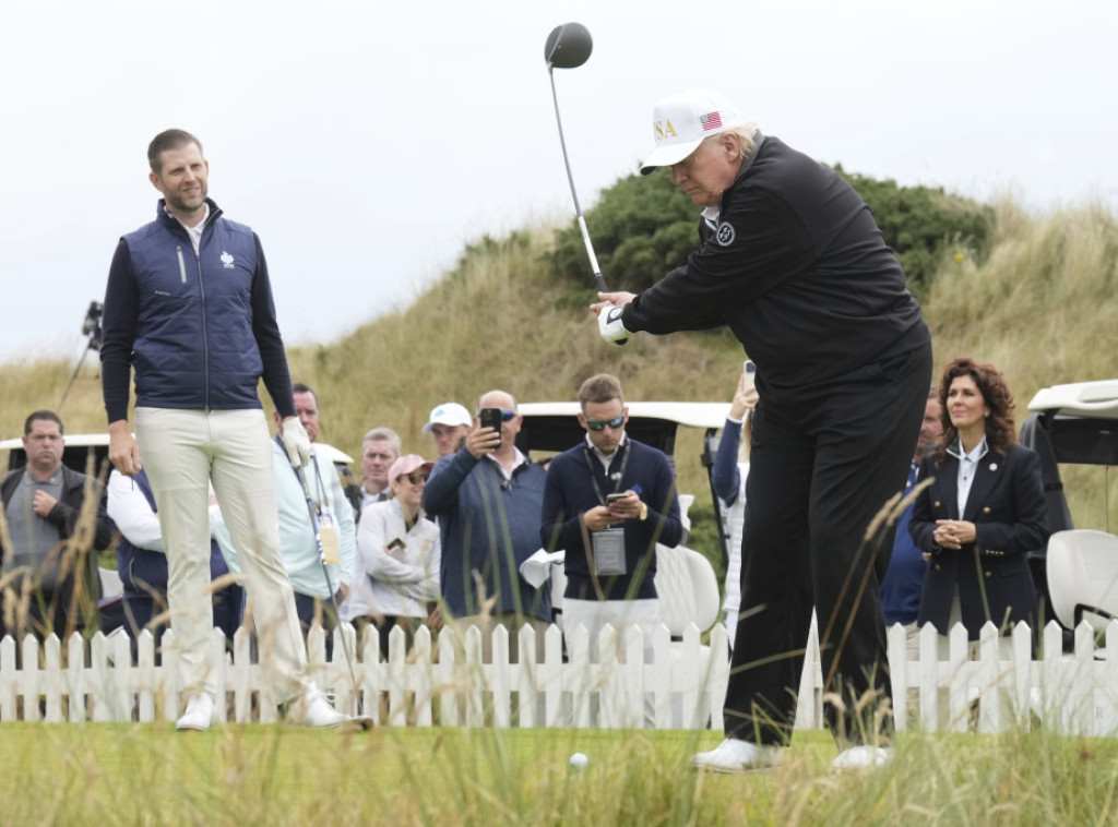 Tramp se pohvalio pobedničkim zamahom na terenu za golf