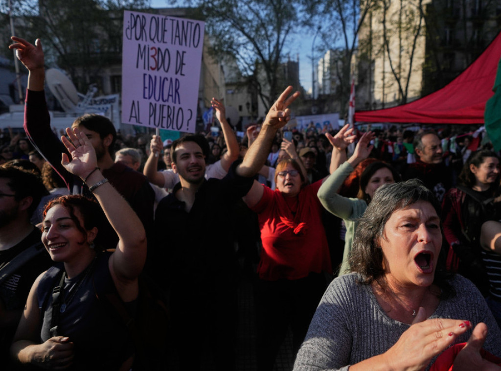 Desetine hiljada ljudi u Buenos Ajresu protestovalo zbog Milejevih mera štednje