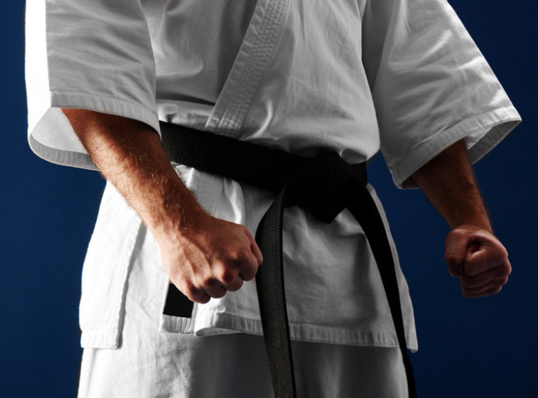 Karate reprezentativcu Srbije Aleksandru Vučkoviću uručena nagrada za medalju na Evropskom prvenstvu