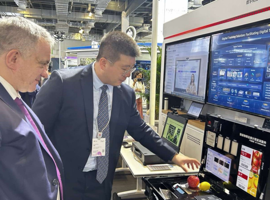 Dejan Vuk Stanković na sajmu Huavej konekt u Šangaju: Digitalizacijom do bržeg transfera znanja
