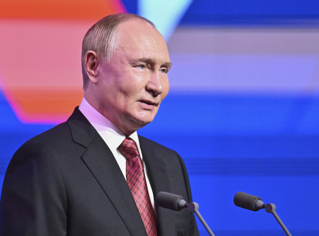 Putin: Potrebno je depolitizovati Staljinov doprinos pobedi u Drugom svetskom ratu