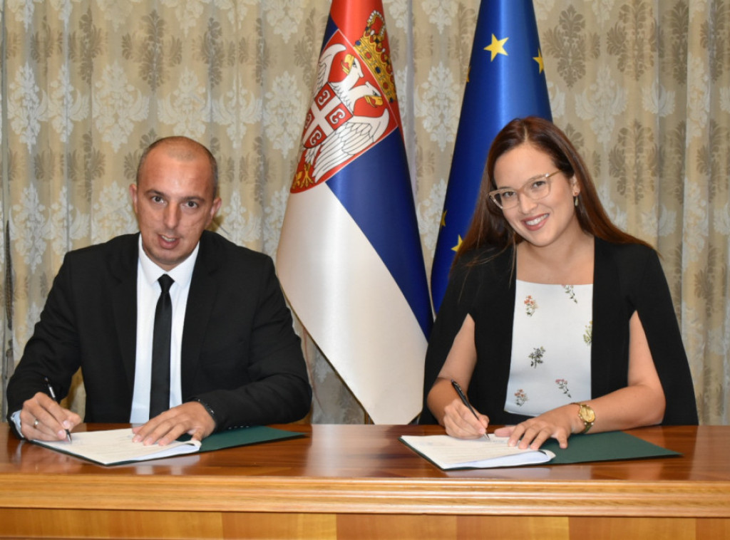 Ministarka Pavkov potpisala dva ugovora vredna 90 miliona dinara za opštine Svrljig i Prijepolje