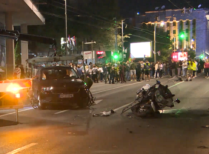 MUP: U udesu u Takovskoj vozilo TV N1 oborilo službeni motocikl, povređen policijac