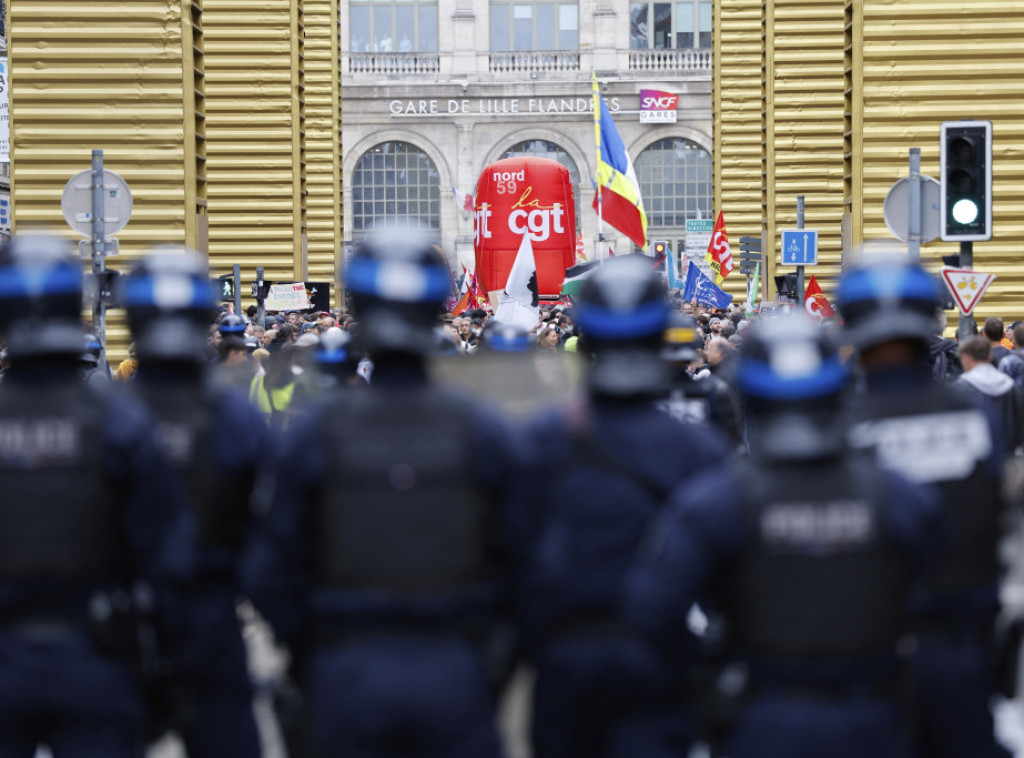 Lekorni osudio napade na policiju, sindikati razgovaraju o novim protestima