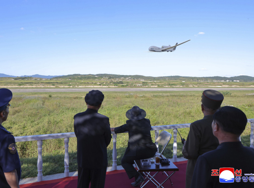 Kim Džong Un nadgledao test taktičkih dronova za napad, pozvao na unapređenje veštačke inteligencije