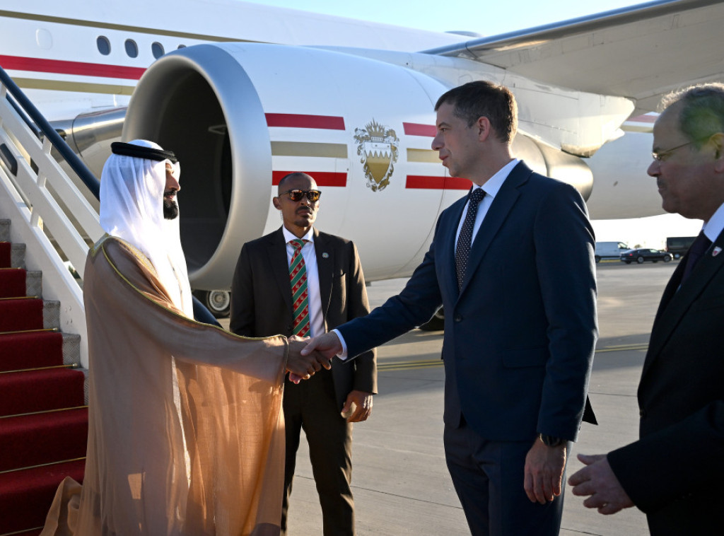 Đurić dočekao delegaciju Kraljevine Bahrein na aerodromu Nikola Tesla