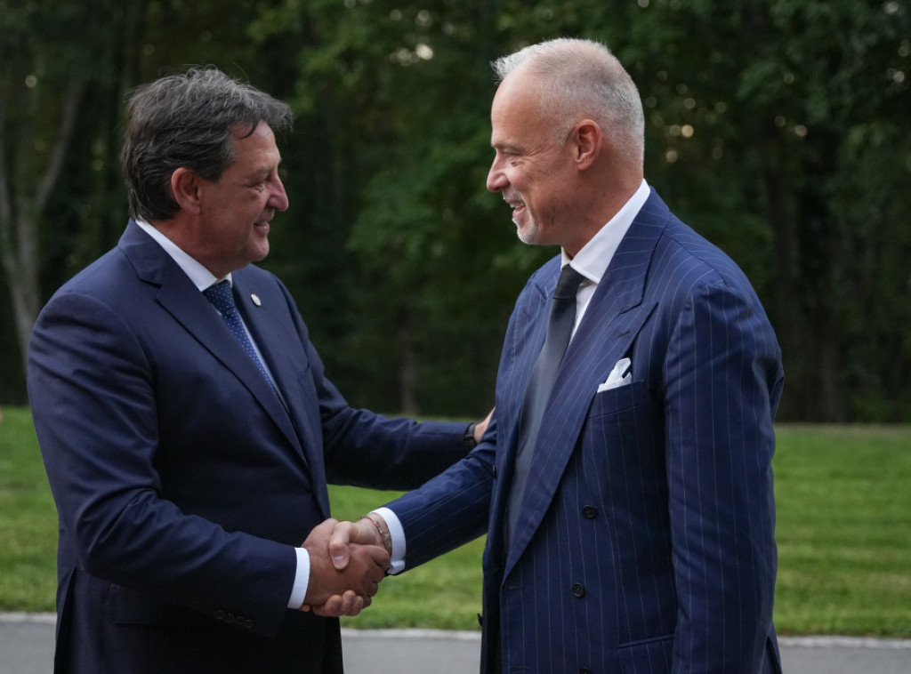 Ministra Gašić se sastao sa ministrom odbrane Mađarske