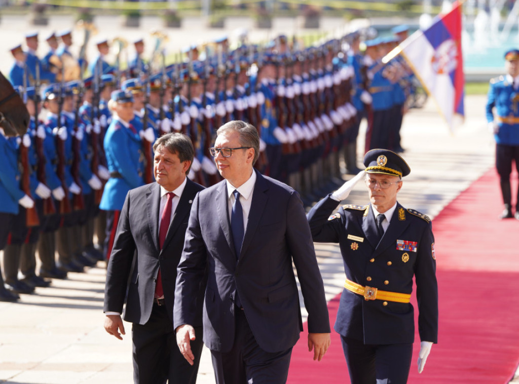 Predsednik Vučić: Na vojnoj paradi predstavljen ponos Srbije, hoćemo mir, ali čuvamo teritoriju