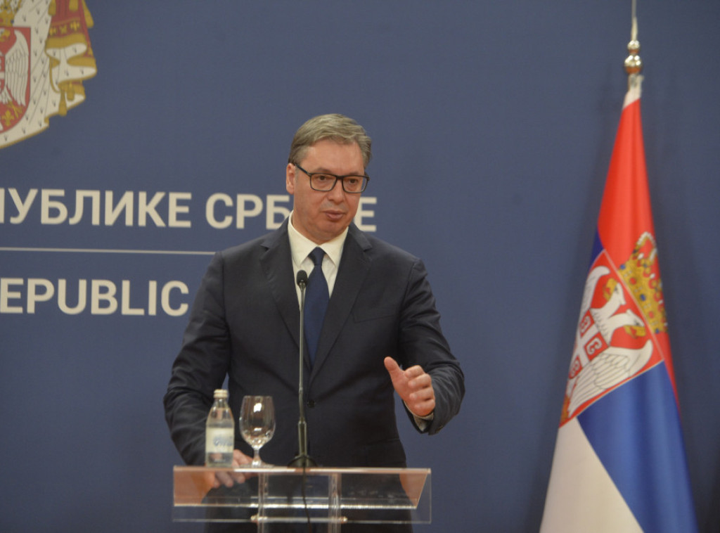 Vučić: Više od 47.000 ljudi na paradi, a 237 blokadera se odazvalo pozivu studenata