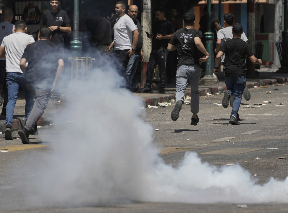 Policija u Holandiji upotrebila suzavac protiv demonstranata, 30 uhapšeno
