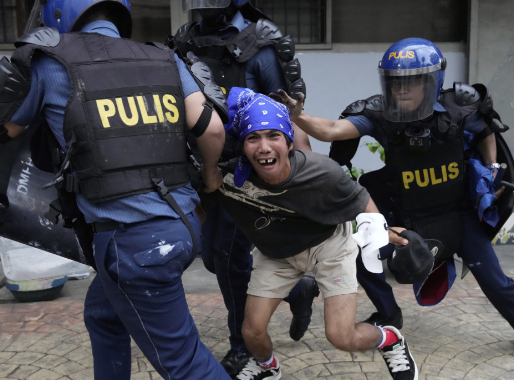 U protestima protiv korupcije u Manili povređeno 40 osoba