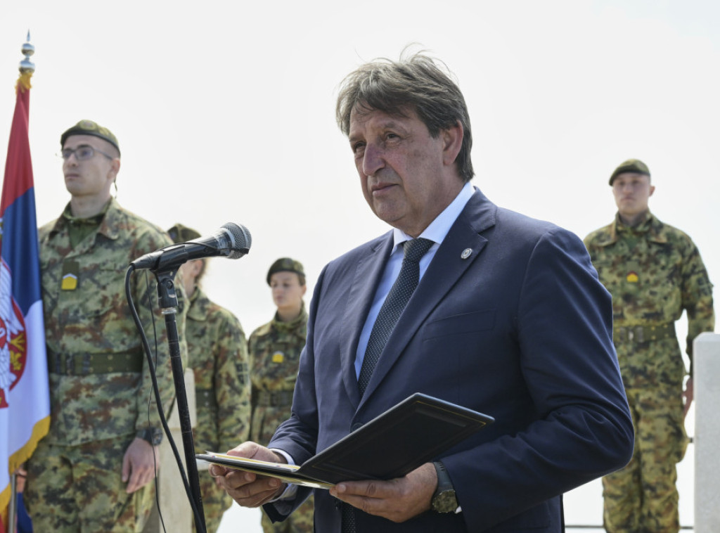 Gašić: Helezov istup o vojnoj paradi "Snaga jedinstva" je diplomatski autogol