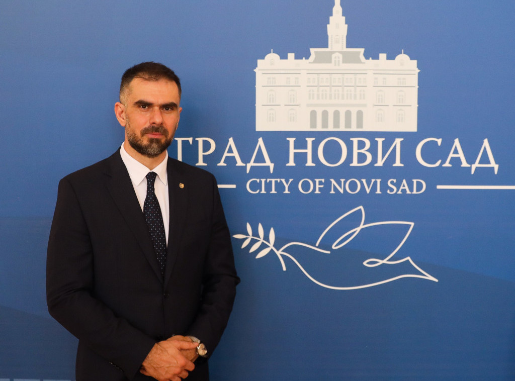 Gradonačelnik Novog Sada i upravnica SNP-a potpisali sporazum o uvođenju klasične muzike u gradski prevoz