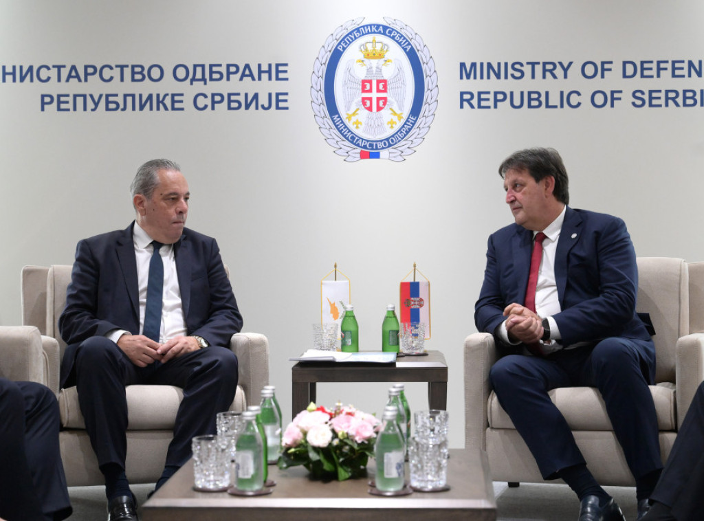Gašić razgovarao sa ministrom odbrane Kipra Palmasom o unapređenju vojne saradnje
