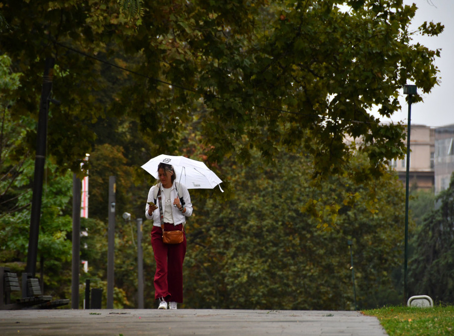 Danas promenljivo oblačno i relativno toplo, mestimično s kišom, temperatura do 27 stepeni