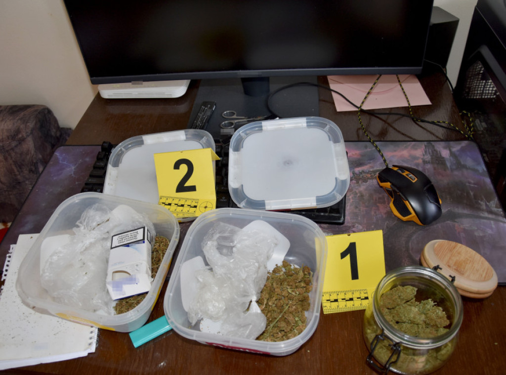 Dvojica muškaraca iz Subotice uhapšena sa 3,3 kg marihuane