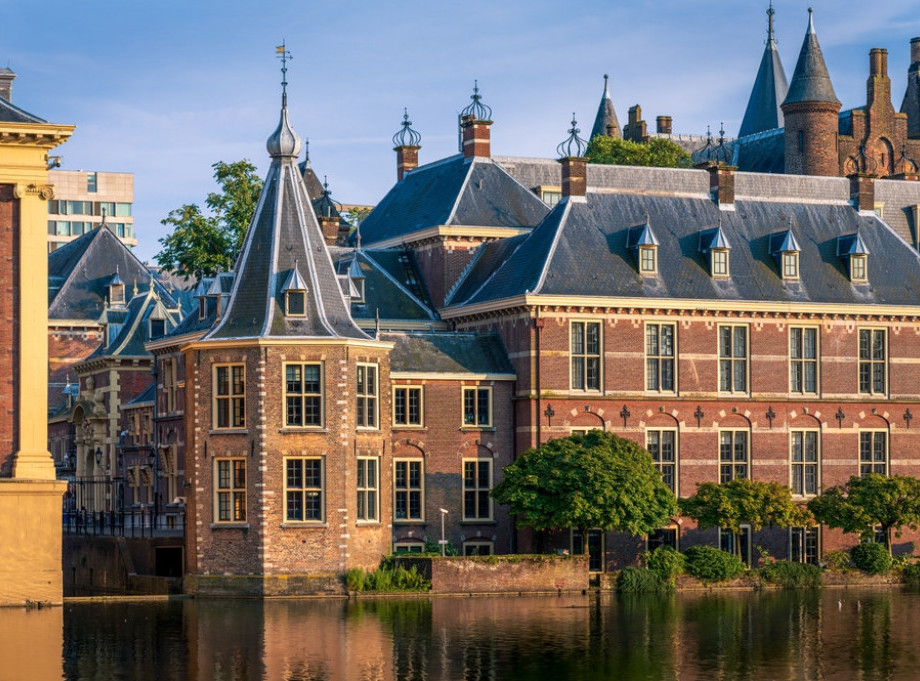 U neredima ekstremnih desničara u Hagu oštećen holandski parlament