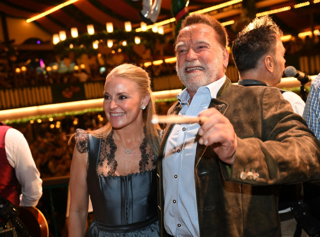 Arnold Švarceneger preuzeo dirigentsku palicu na Oktoberfestu u Minhenu