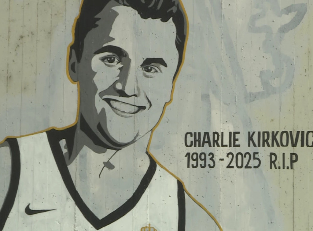 Oskrnavljen mural Čarliju Kirku u Beogradu