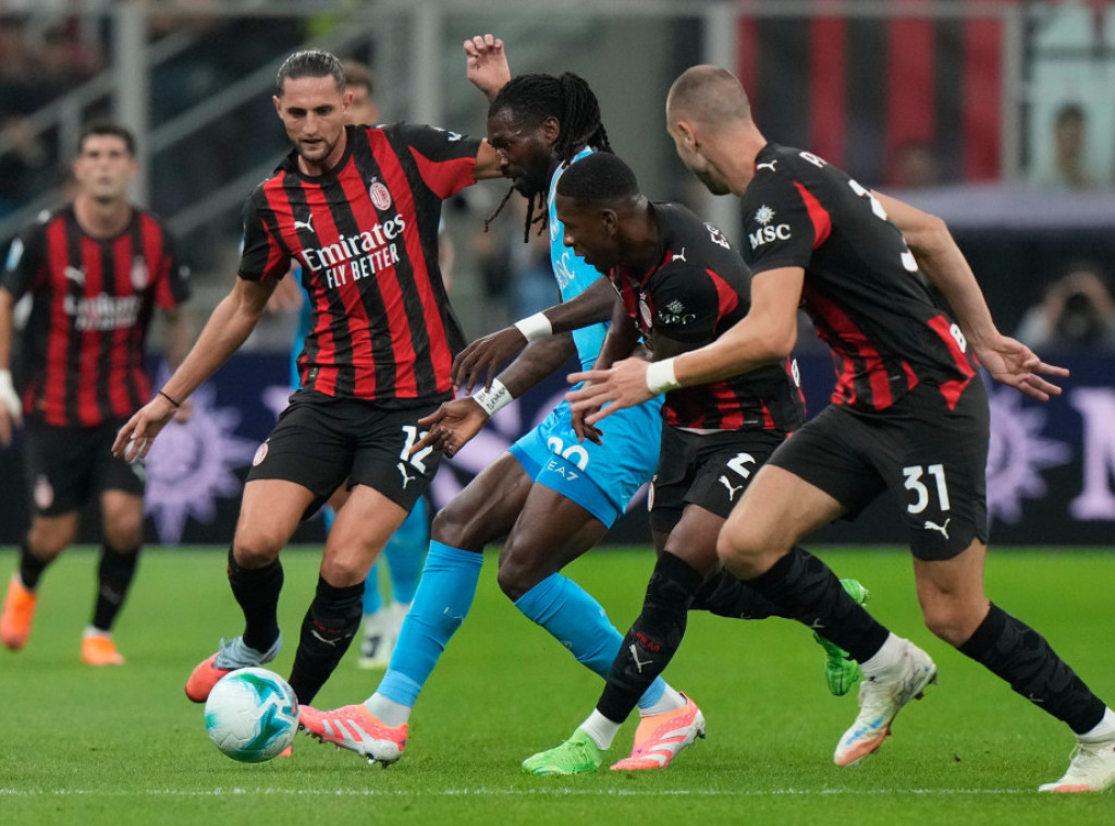 Fudbaleri Milana u derbiju savladali Napoli za deobu liderske pozicije