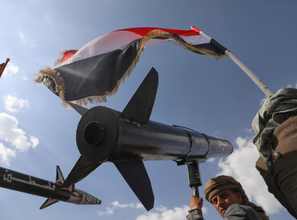 Huti gađali Izrael hipersoničnom raketom i dronovima, nije bilo štete